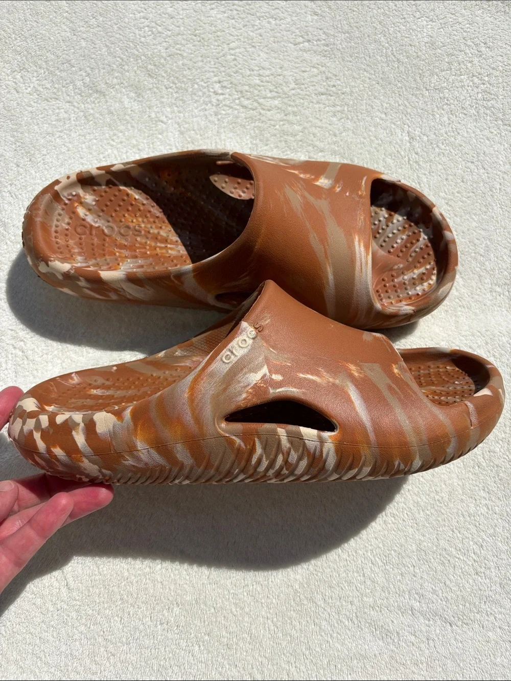 Crocs Mellow Recovery Slides brown marbled cognac sandals Men 8 women’s 10